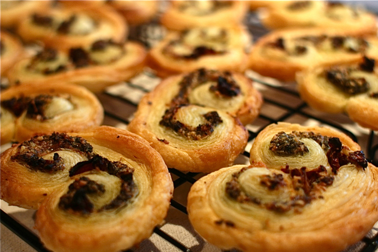 Eat Your Veg | Pesto & Sun Dried Tomato Palmiers Pesto & Tomato Palmiers