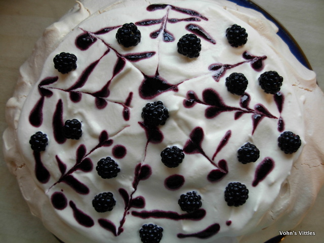 blackberry-pavlova